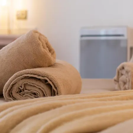 2 Pieces Coup De Coeur, Balcon, Proche Sanctuaire Λούρδη