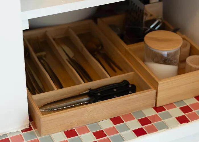 2 Pieces Coup De Coeur, Balcon, Proche Sanctuaire * Λούρδη